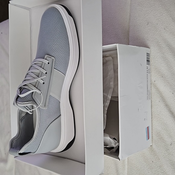 Calvin Klein Sneakers.BRAND NEW IN ORIGINAL BOX!!!! - Picture 2 of 7